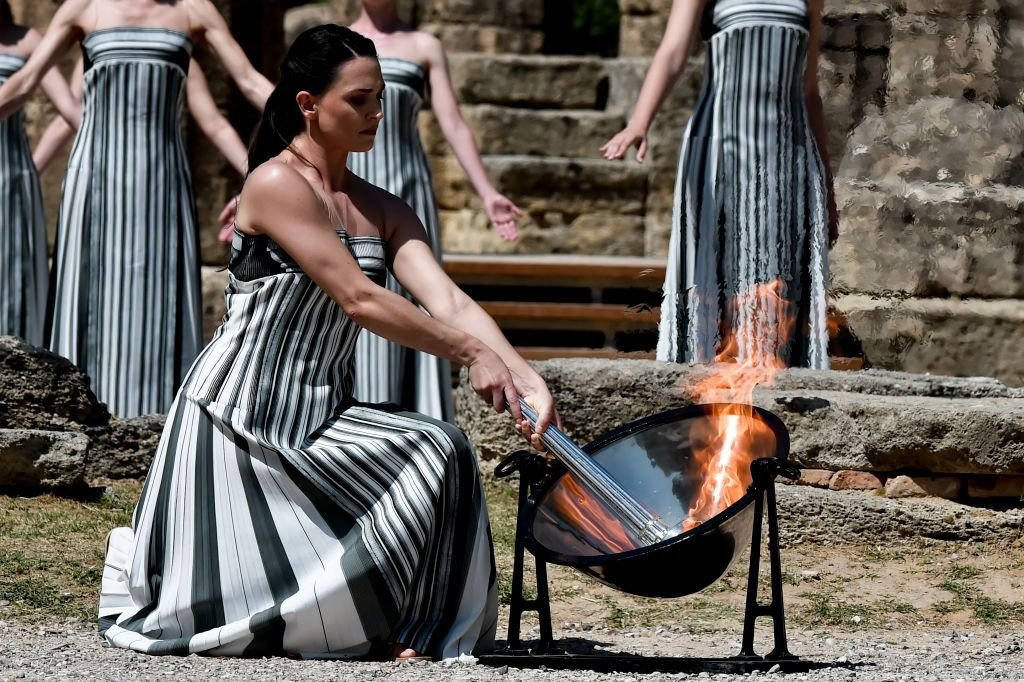 Zeii greci și-au dat acordul! S-a aprins flacăra olimpică pentru Paris 2024 _7