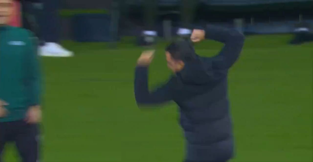 Xavi scos din minți de Istvan Kovacs! Antrenorul a lovit cu piciorul într-un panou, iar arbitrul român nu a ezitat_5