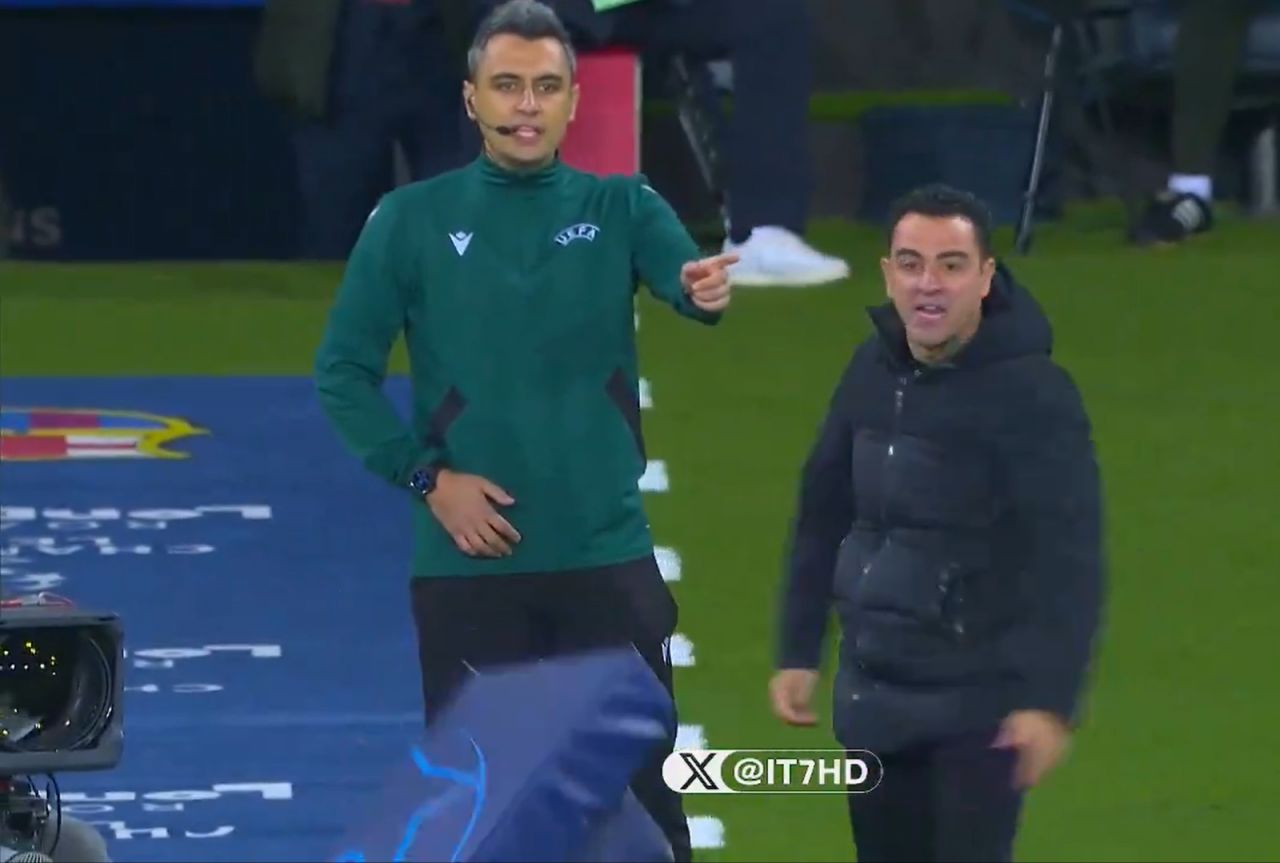 Xavi scos din minți de Istvan Kovacs! Antrenorul a lovit cu piciorul într-un panou, iar arbitrul român nu a ezitat_7