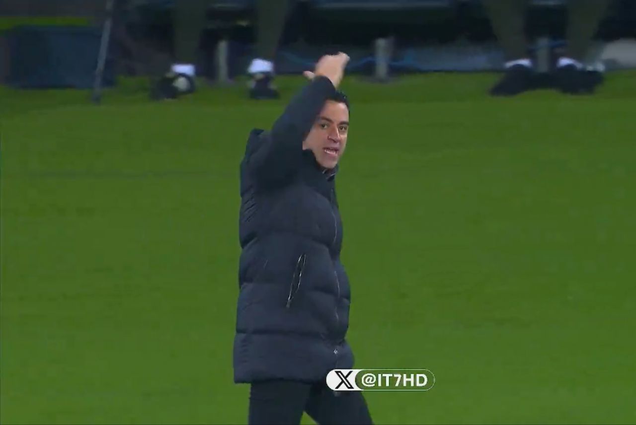 Xavi scos din minți de Istvan Kovacs! Antrenorul a lovit cu piciorul într-un panou, iar arbitrul român nu a ezitat_11