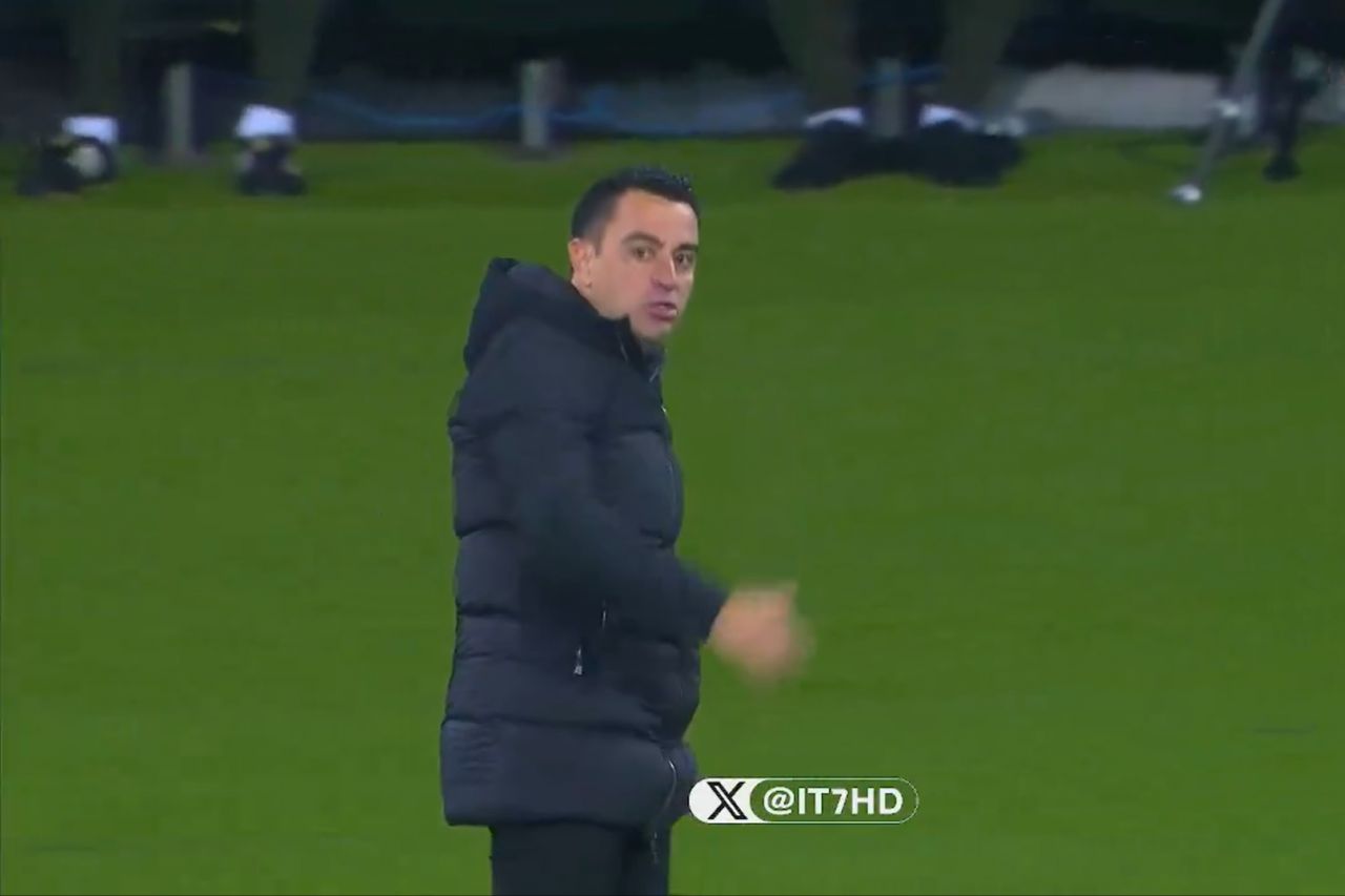 Xavi scos din minți de Istvan Kovacs! Antrenorul a lovit cu piciorul într-un panou, iar arbitrul român nu a ezitat_12
