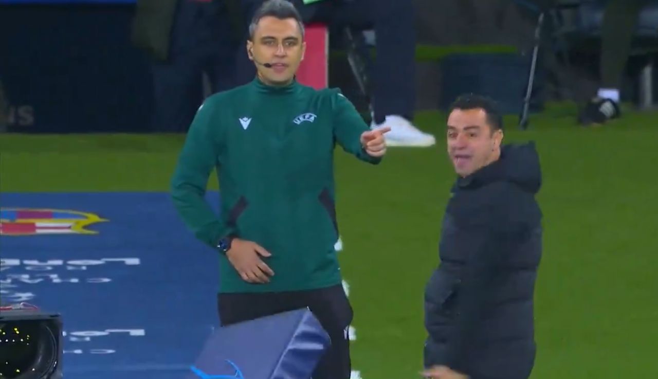 Xavi scos din minți de Istvan Kovacs! Antrenorul a lovit cu piciorul într-un panou, iar arbitrul român nu a ezitat_16