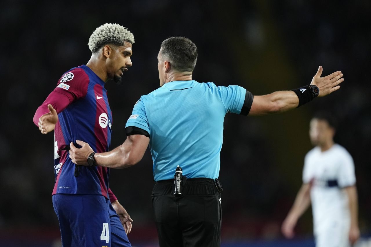 Istvan Kovacs, ”arbitraj suspect” la FC Barcelona - PSG 1-4! Presa catalană îl distruge pe centralul român_2
