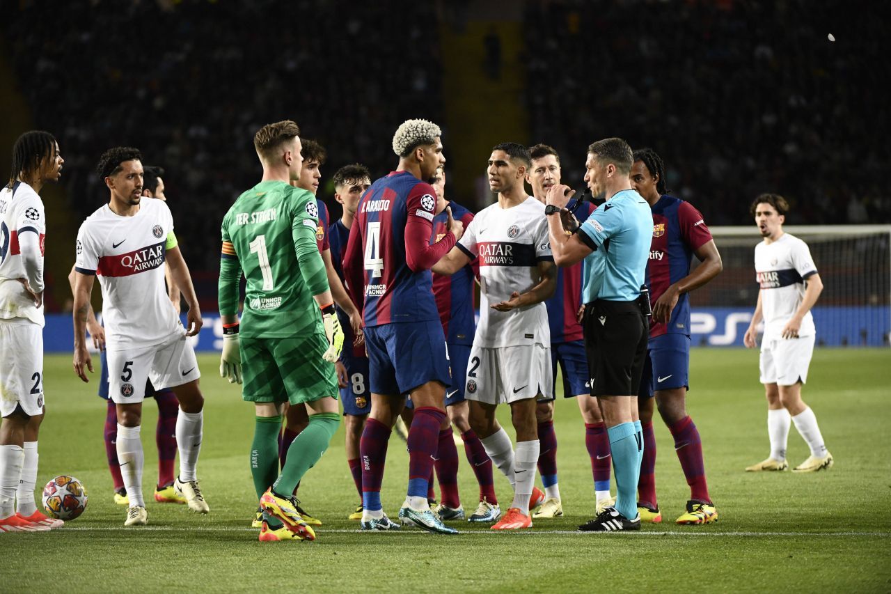 Istvan Kovacs, ”arbitraj suspect” la FC Barcelona - PSG 1-4! Presa catalană îl distruge pe centralul român_5