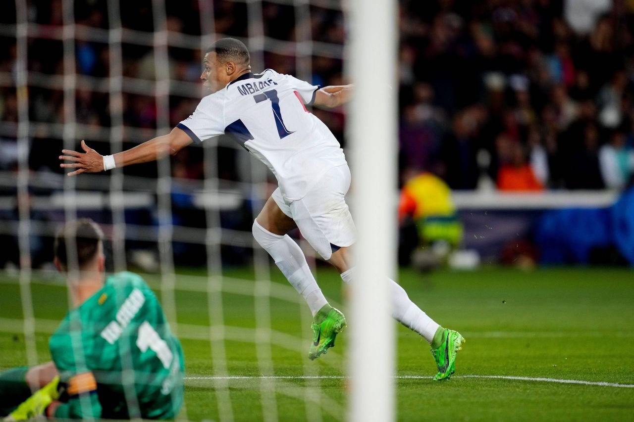 Este sezonul lui Kylian Mbappe! Cifre amețitoare după ”dubla” din FC Barcelona - PSG 1-4_5