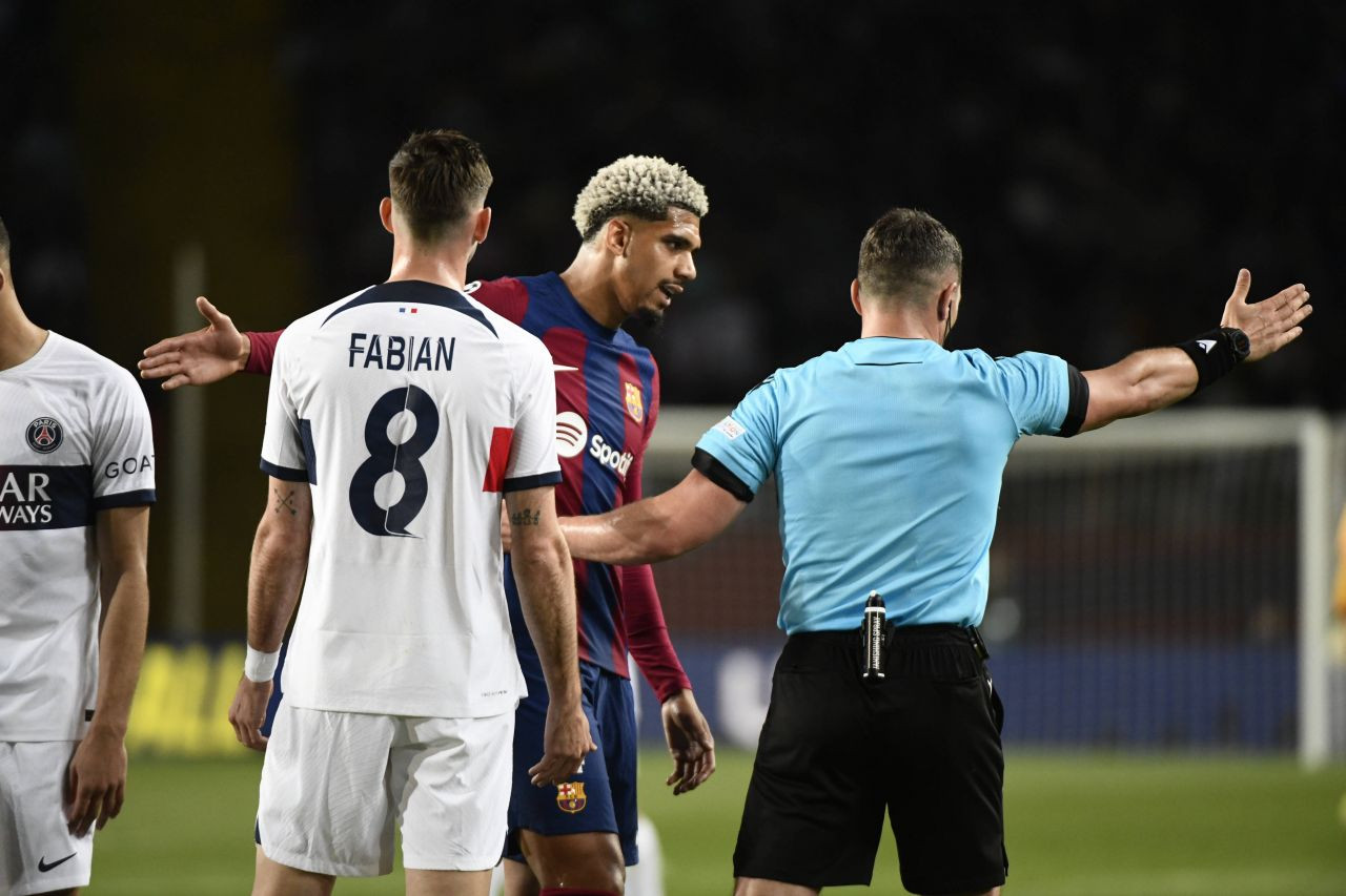 Fotbalistul eliminat de Istvan Kovacs a avut un mesaj important de transmis după Barcelona - PSG