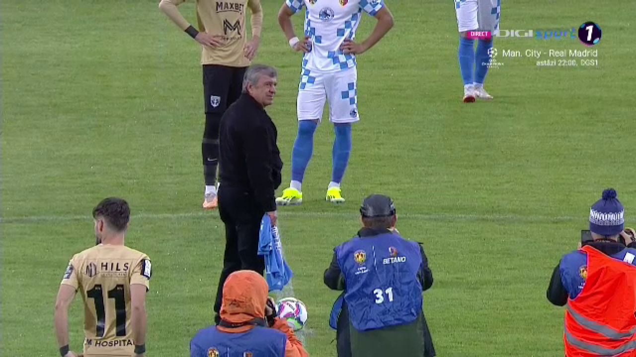 Apariție rară! Dorin Mateuț, prezent la Corvinul - Voluntari_17