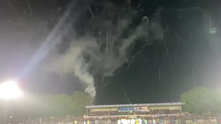 Nebunie la Hunedoara! Cum au sărbători fanii calificarea istorică în finala Cupei României