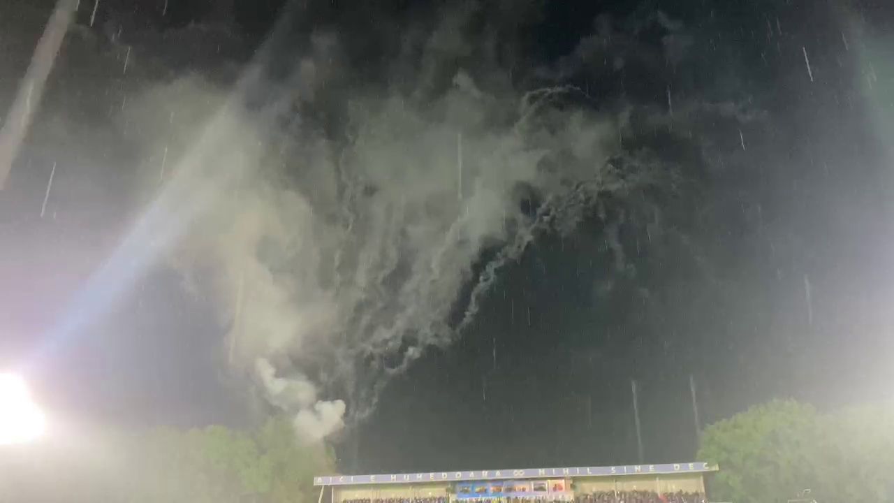 Nebunie la Hunedoara! Cum au sărbători fanii Corvinului calificarea istorică în finala Cupei României_27