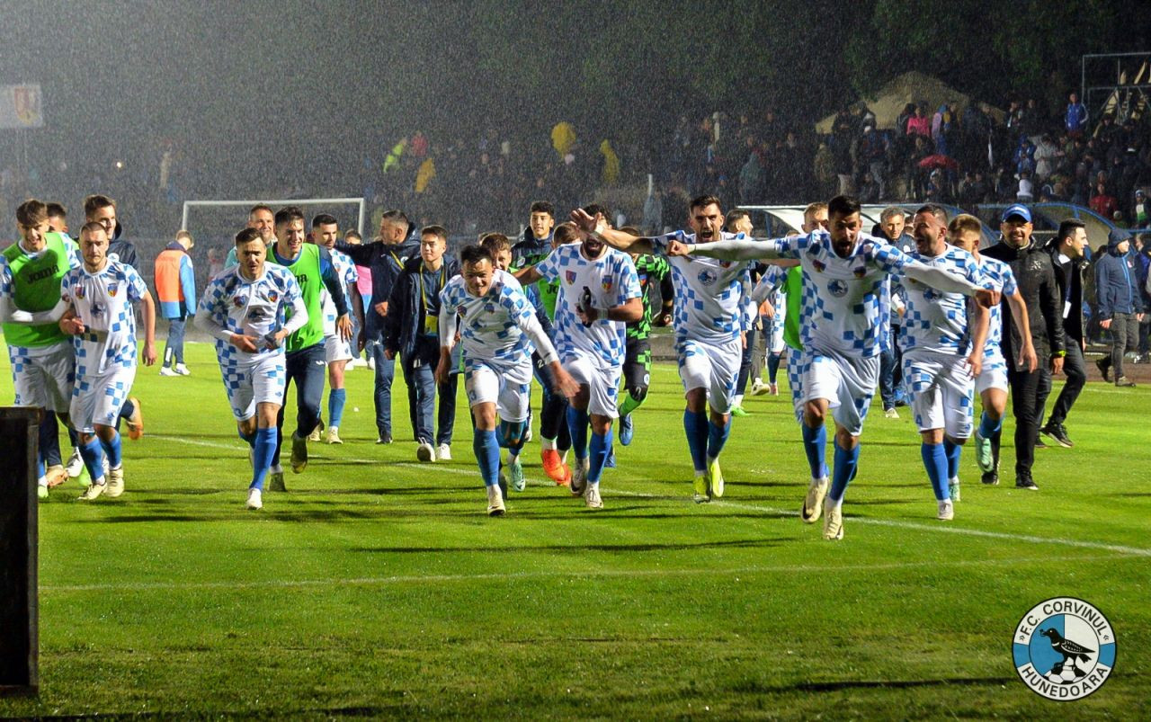 &rdquo;Mihai, Ștefan, Corvine&rdquo;! De ce este cu adevărat UNICĂ echipa Corvinul Hunedoara, calificată &icirc;n finala Cupei Rom&acirc;niei