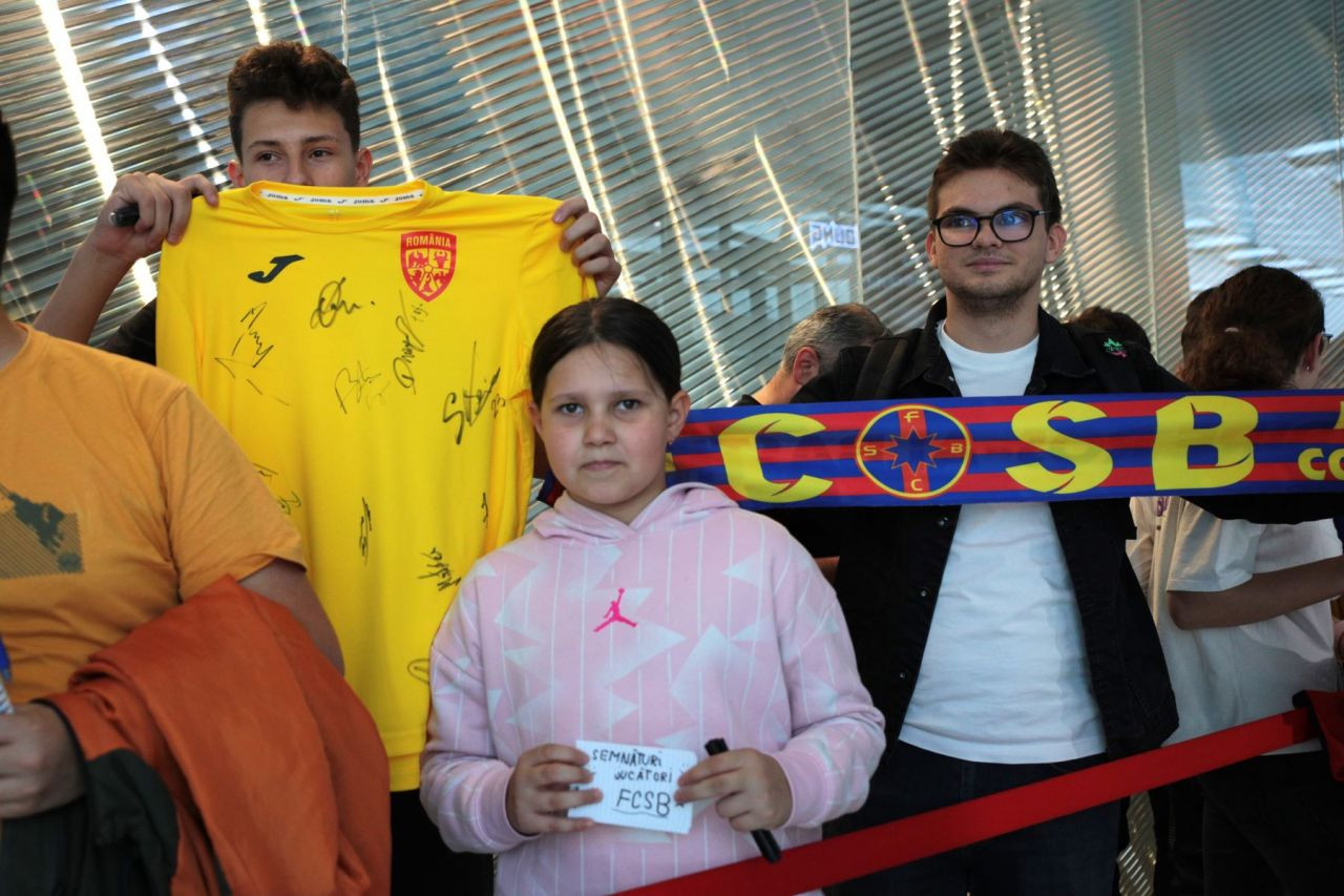 Jucătorii de la FCSB, luați pe sus de o mare de copii_3