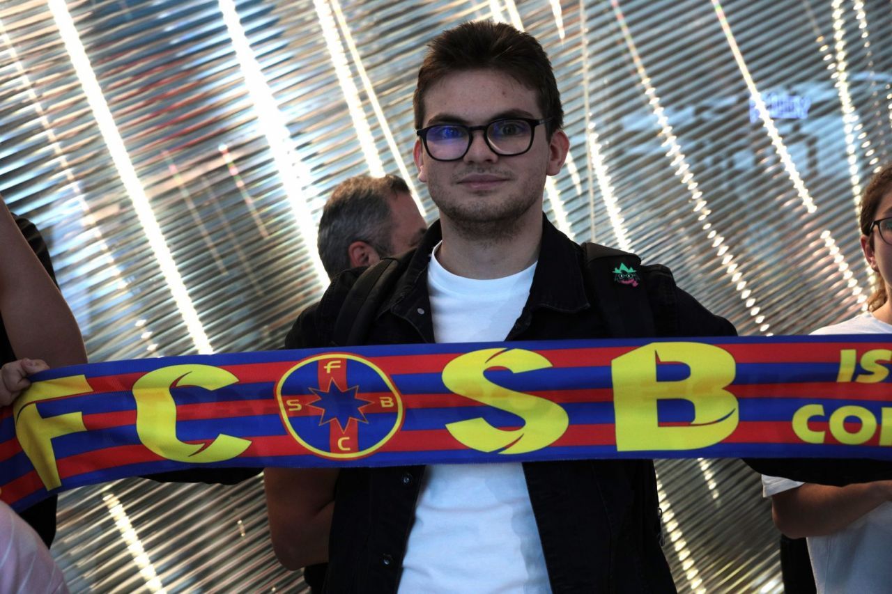 Jucătorii de la FCSB, luați pe sus de o mare de copii_4