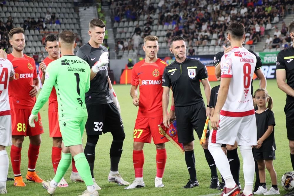 Poză de colecție de la ultimul titlu cucerit de FCSB. Târnovanu avea 15 ani și juca la altă echipă, dar se bucura cu Gigi Becali! _12