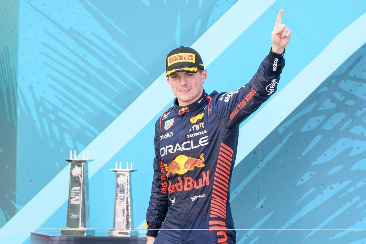 Neașteptat! Max Verstappen susține două echipe de fotbal: 