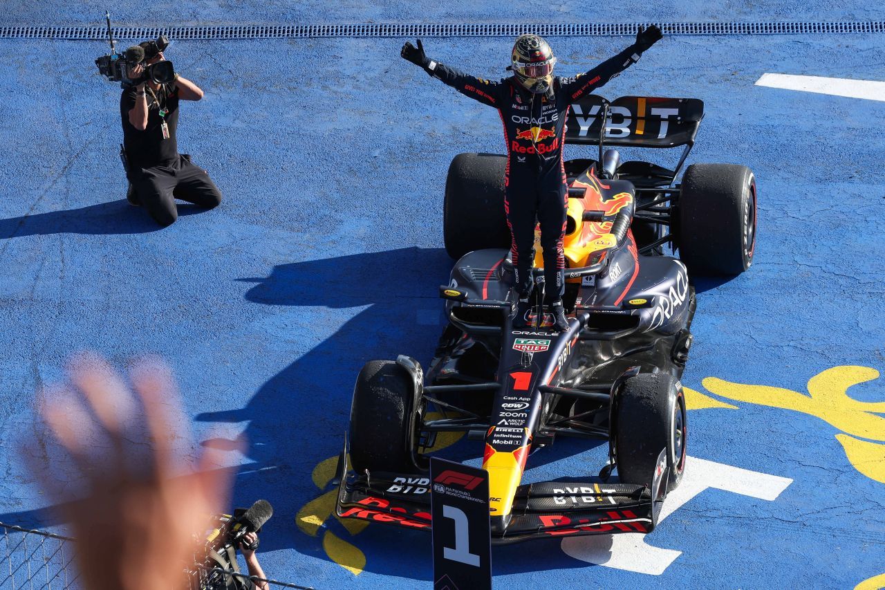 Neașteptat! Max Verstappen susține două echipe de fotbal:
