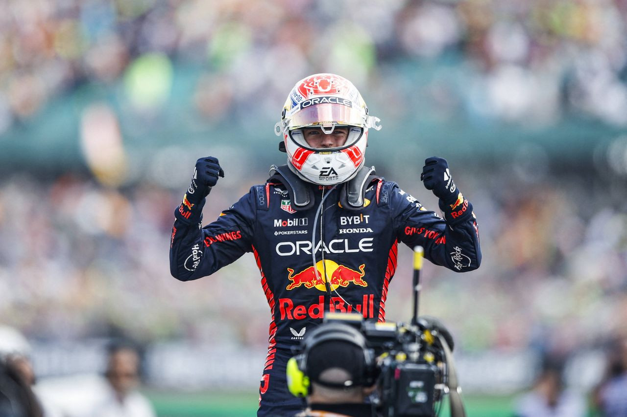 Neașteptat! Max Verstappen susține două echipe de fotbal: 