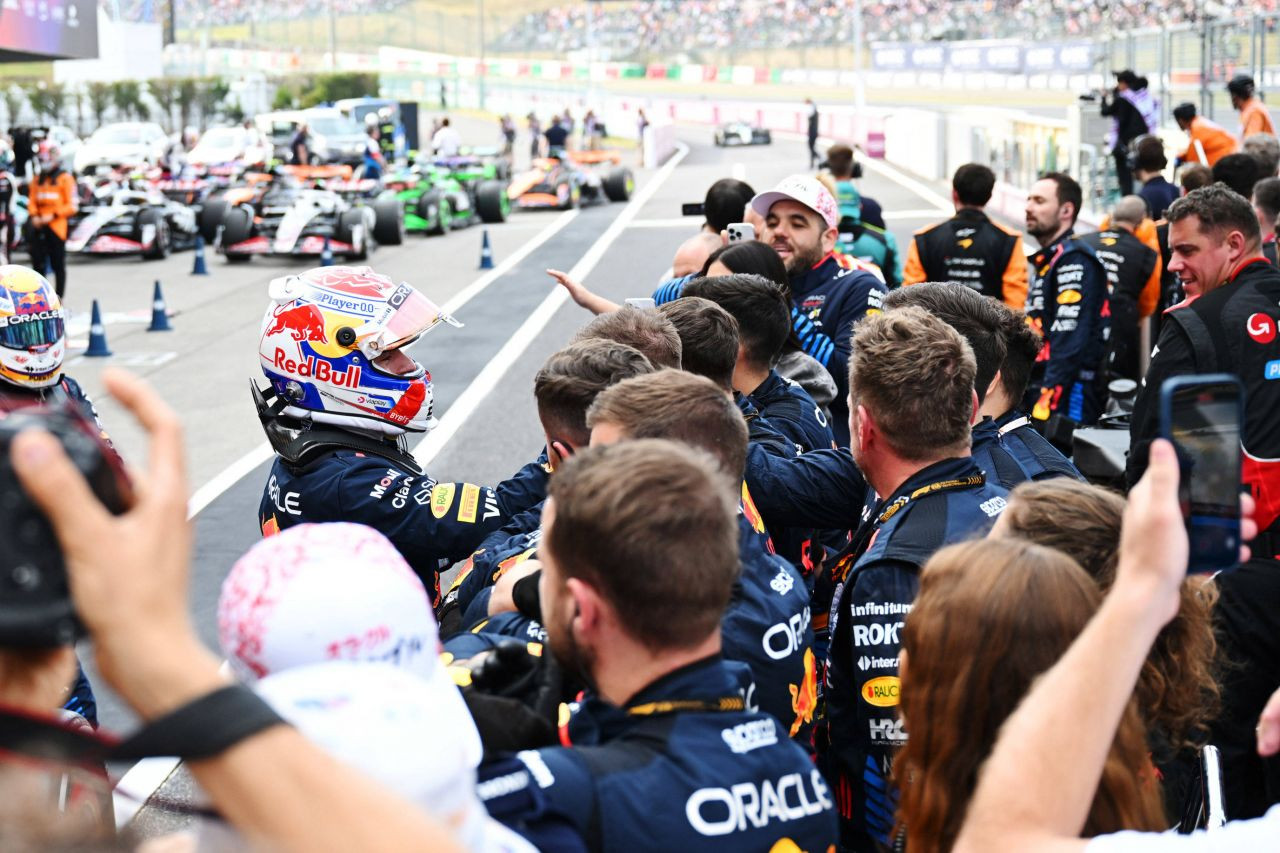 Neașteptat! Max Verstappen susține două echipe de fotbal: 