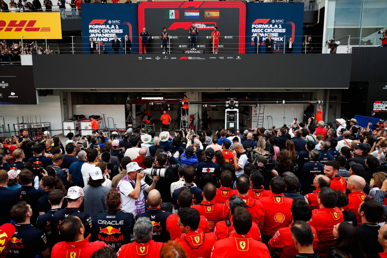 Neașteptat! Max Verstappen susține două echipe de fotbal: 