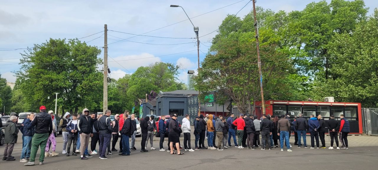 Full House? Coadă de 400 de fani la casele de bilete &icirc;naintea derby-ului FCSB - Rapid