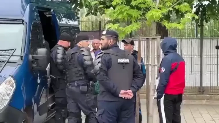 Suporteri rapidiști, ridicați de jandarmi &icirc;naintea meciului cu FCSB