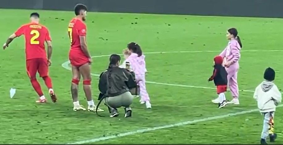 Florinel Coman cu soția și Valentin Crețu au dat în mintea copiilor! Ce au făcut la finalul meciului FCSB - Rapid 2-2_3