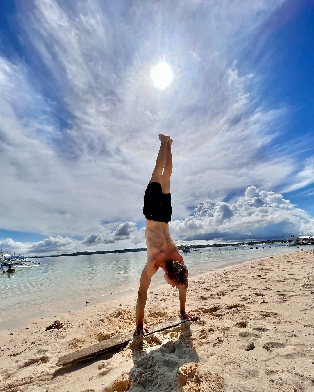 Un fost fotbalist de la Pisa s-a lăsat de fotbal și a devenit călugăr budist și instructor de yoga!_6
