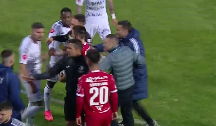 Bogdan Andone a cedat nervos la Botoșani - Dinamo! Antrenorul a sărit la arbitrul meciului_2