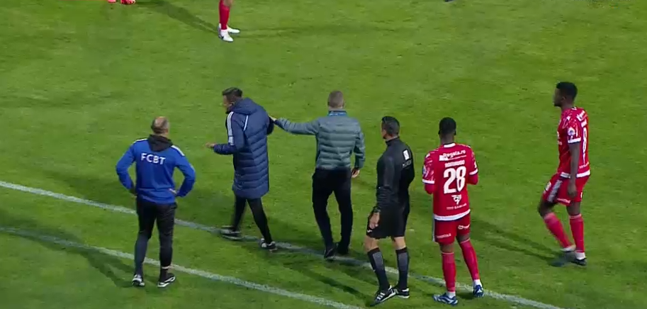 Bogdan Andone a cedat nervos la Botoșani - Dinamo! Antrenorul a sărit la arbitrul meciului_9