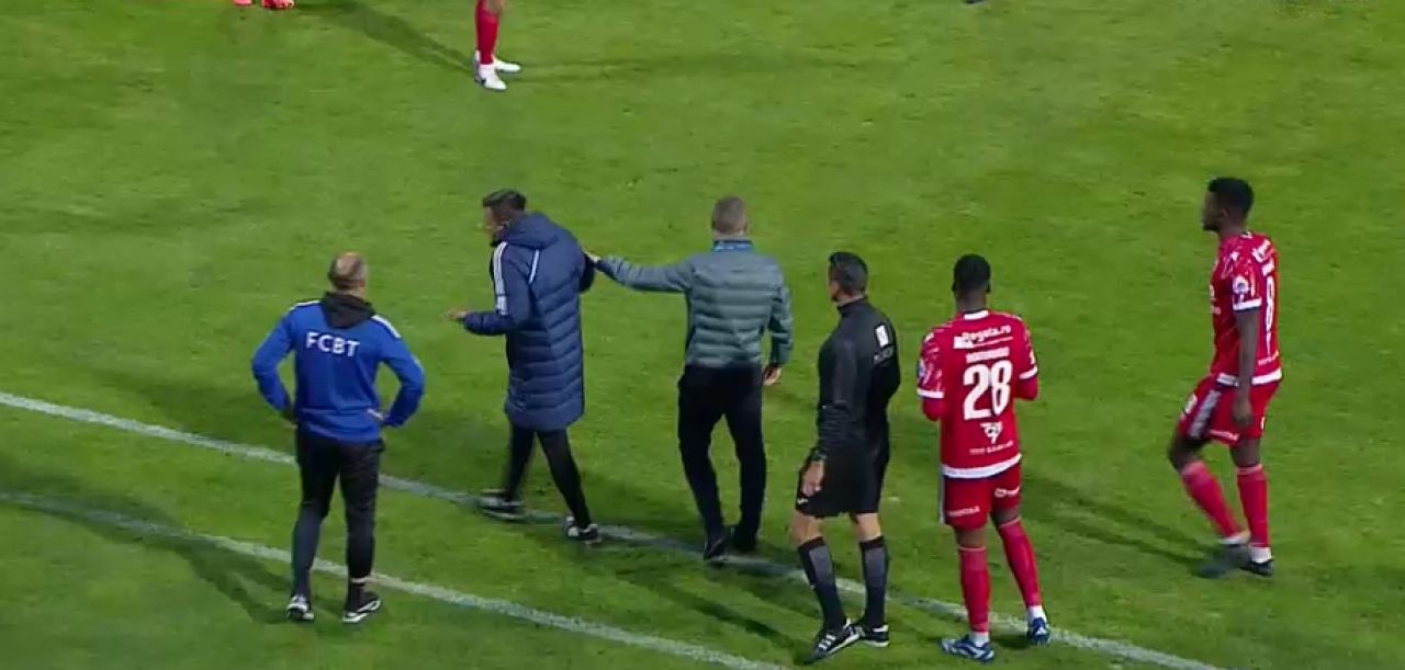 Bogdan Andone a cedat nervos la Botoșani - Dinamo! Antrenorul a sărit la arbitrul meciului_9