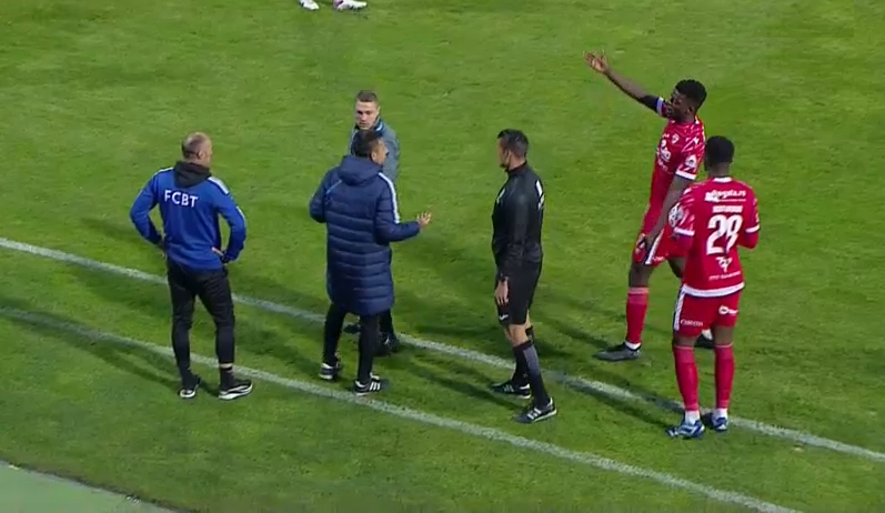 Bogdan Andone a cedat nervos la Botoșani - Dinamo! Antrenorul a sărit la arbitrul meciului_10