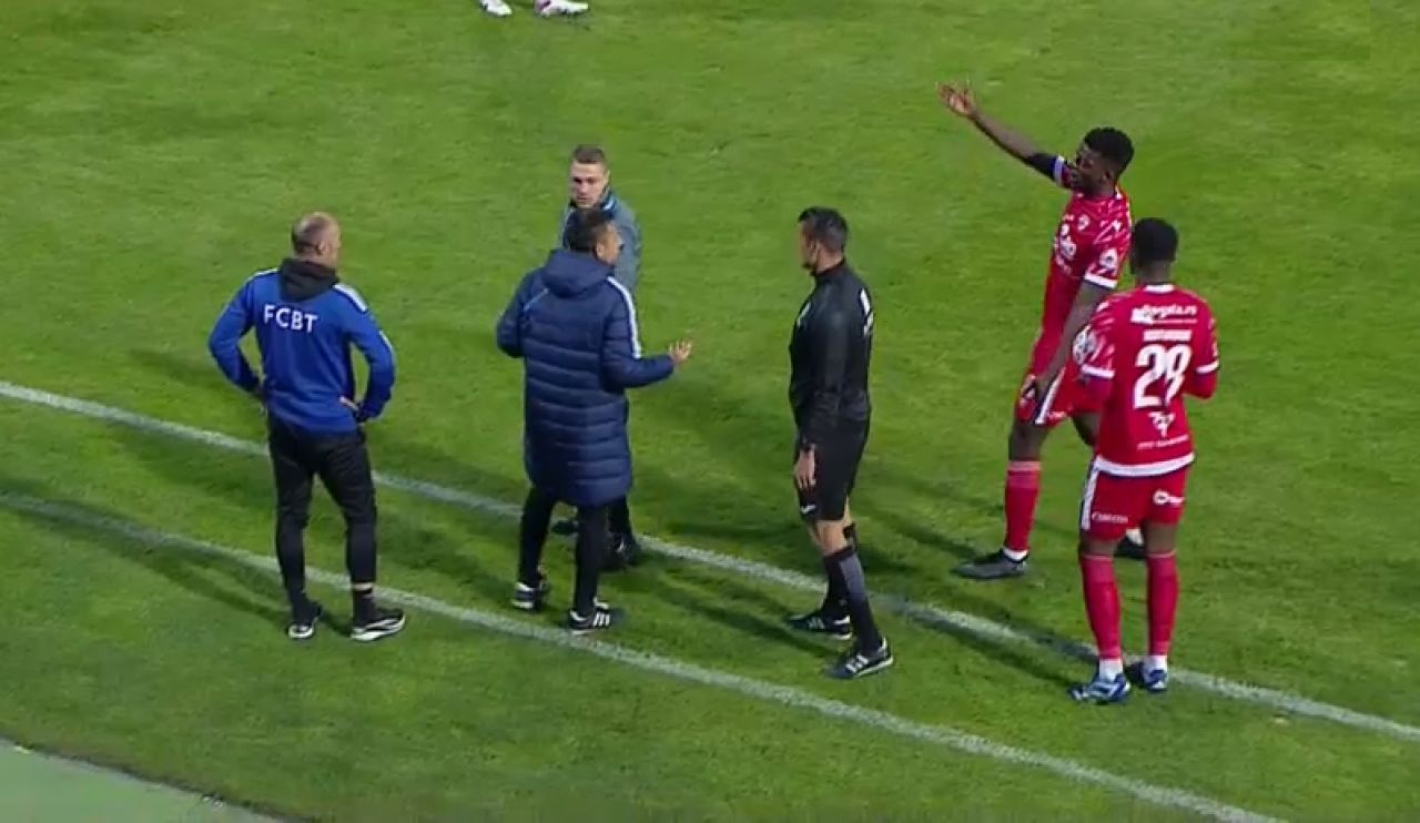 Bogdan Andone a cedat nervos la Botoșani - Dinamo! Antrenorul a sărit la arbitrul meciului_10