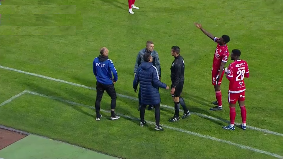 Bogdan Andone a cedat nervos la Botoșani - Dinamo! Antrenorul a sărit la arbitrul meciului_11