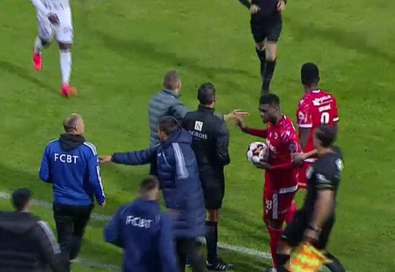 Bogdan Andone a cedat nervos la Botoșani - Dinamo! Antrenorul a sărit la arbitrul meciului_12