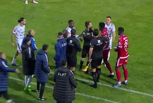 Bogdan Andone a cedat nervos la Botoșani - Dinamo! Antrenorul a sărit la arbitrul meciului_14