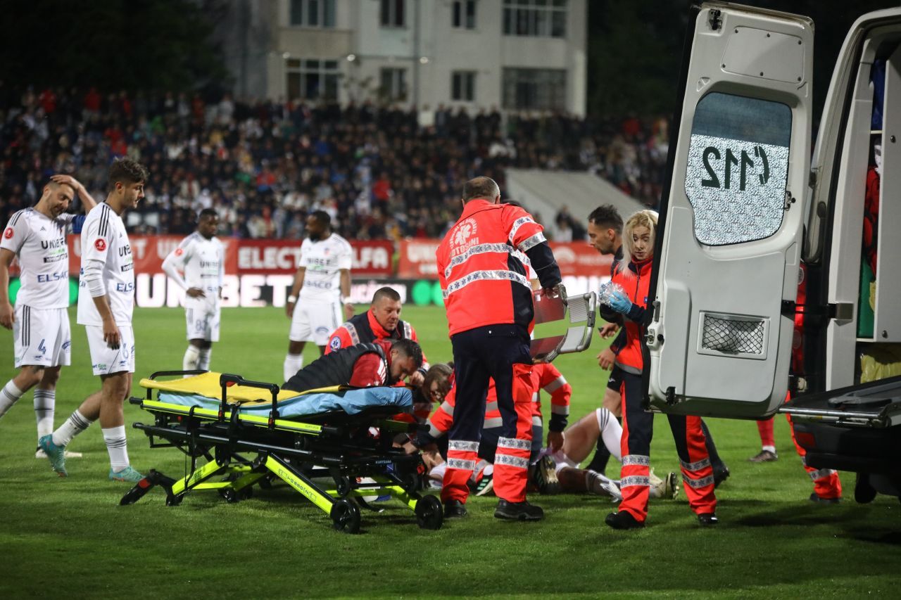 Romario Benzar, accidentare horror la FC Botoșani – Dinamo! Verdictul specialistului: ”L-a lovit cu crampoanele în cap!”_2