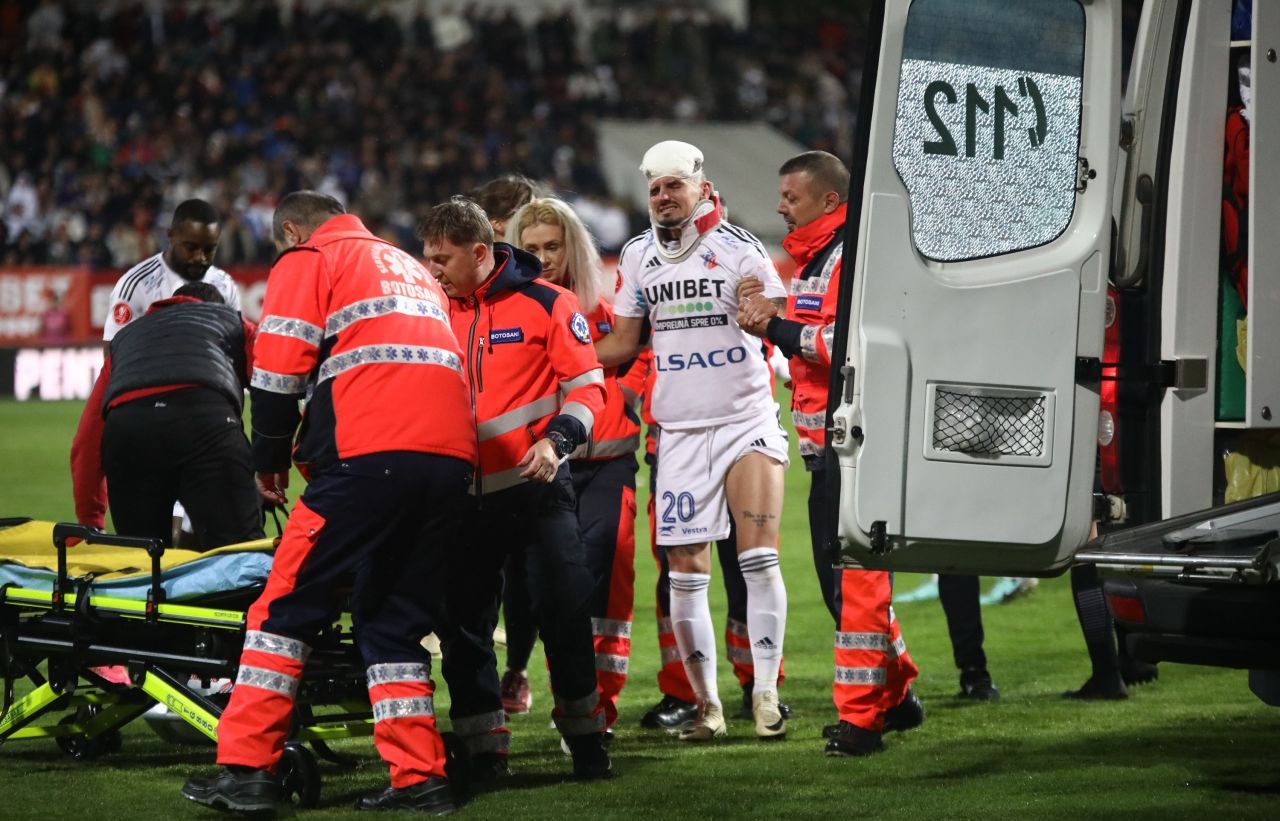 Romario Benzar, accidentare horror la FC Botoșani – Dinamo! Verdictul specialistului: ”L-a lovit cu crampoanele în cap!”_1