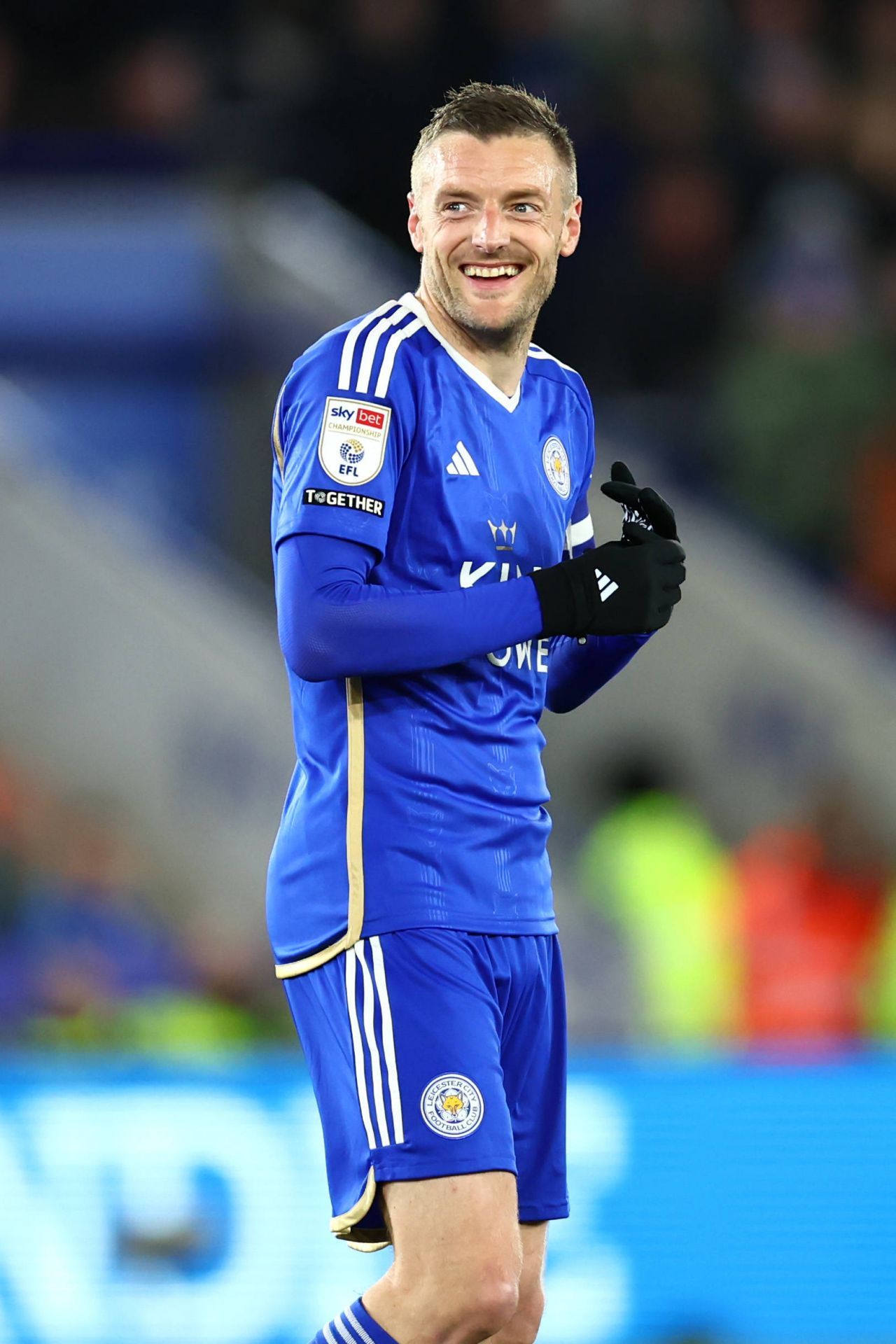 Ce bine e să fii lider în Anglia! Arsenal, 5-0 cu Chelsea pentru titlu, și Leicester City, 5-0 cu Southampton pentru promovare, în două meciuri la indigo_3