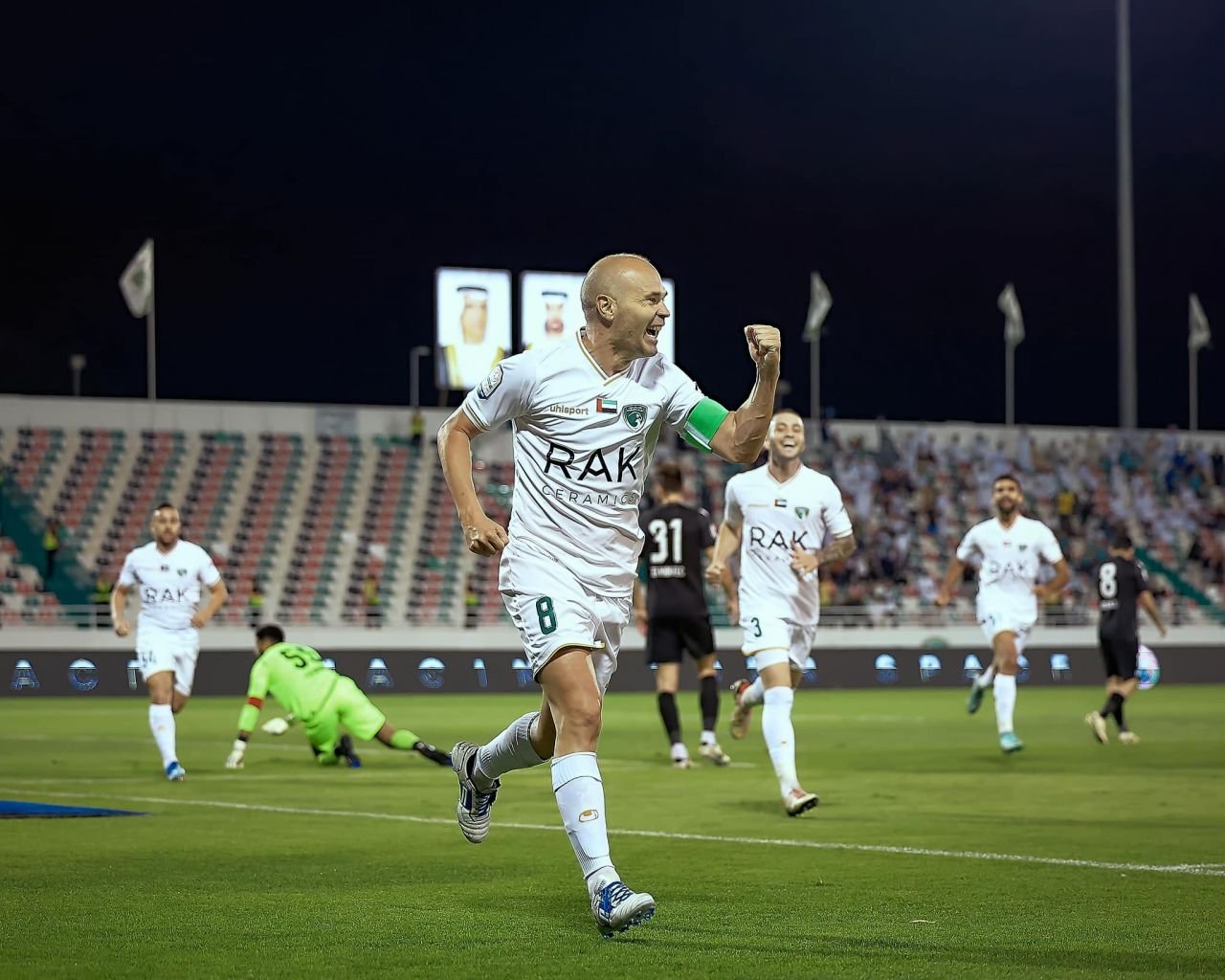 Cum se descurcă Walter Zenga la echipa din Emirate unde îl are ca elev pe Andres Iniesta, campionul mondial și european care va împlini 40 de ani_15