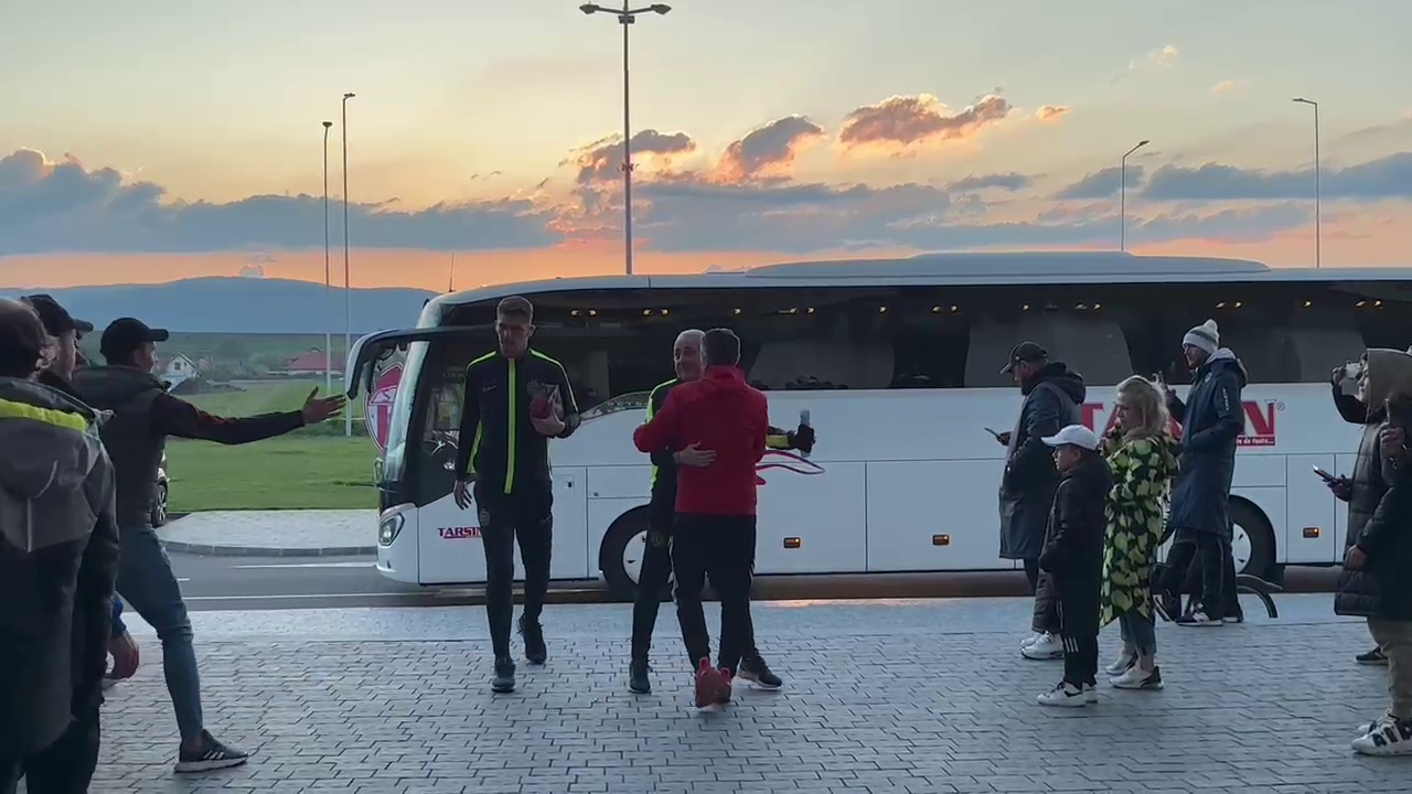 Cu pieptul în față și gata de câștigarea titlului! FCSB a ajuns la Sfântu Gheorghe: cum au fost așteptați jucătorii la stadion_3