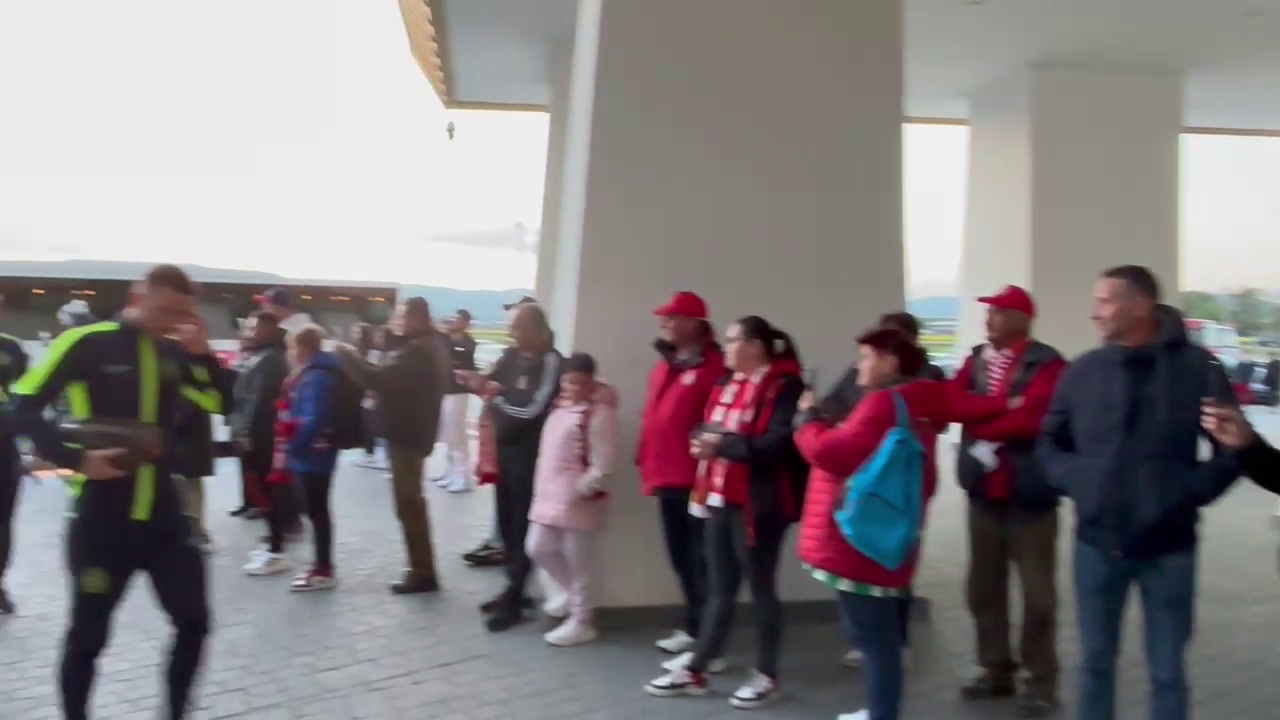 Cu pieptul în față și gata de câștigarea titlului! FCSB a ajuns la Sfântu Gheorghe: cum au fost așteptați jucătorii la stadion_5