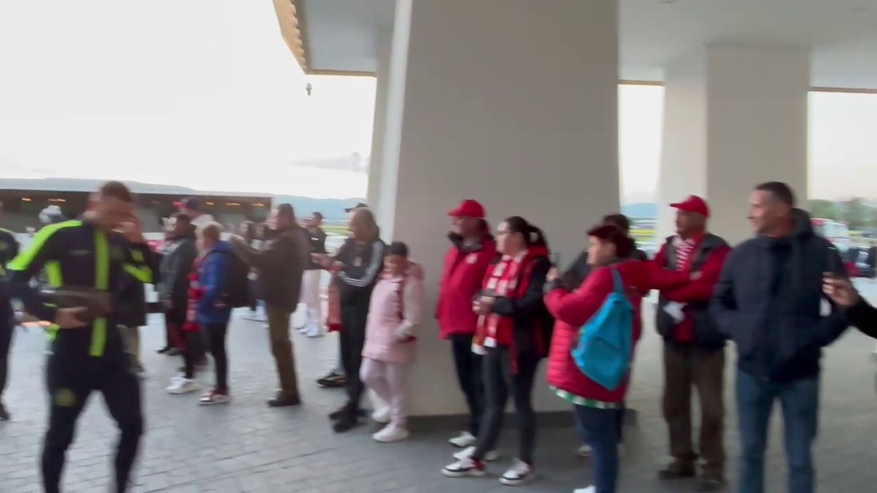 Cu pieptul în față și gata de câștigarea titlului! FCSB a ajuns la Sfântu Gheorghe: cum au fost așteptați jucătorii la stadion_5