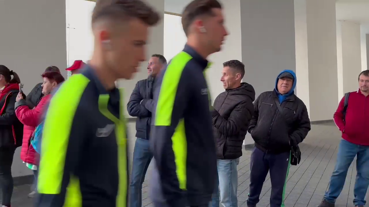 Cu pieptul în față și gata de câștigarea titlului! FCSB a ajuns la Sfântu Gheorghe: cum au fost așteptați jucătorii la stadion_9