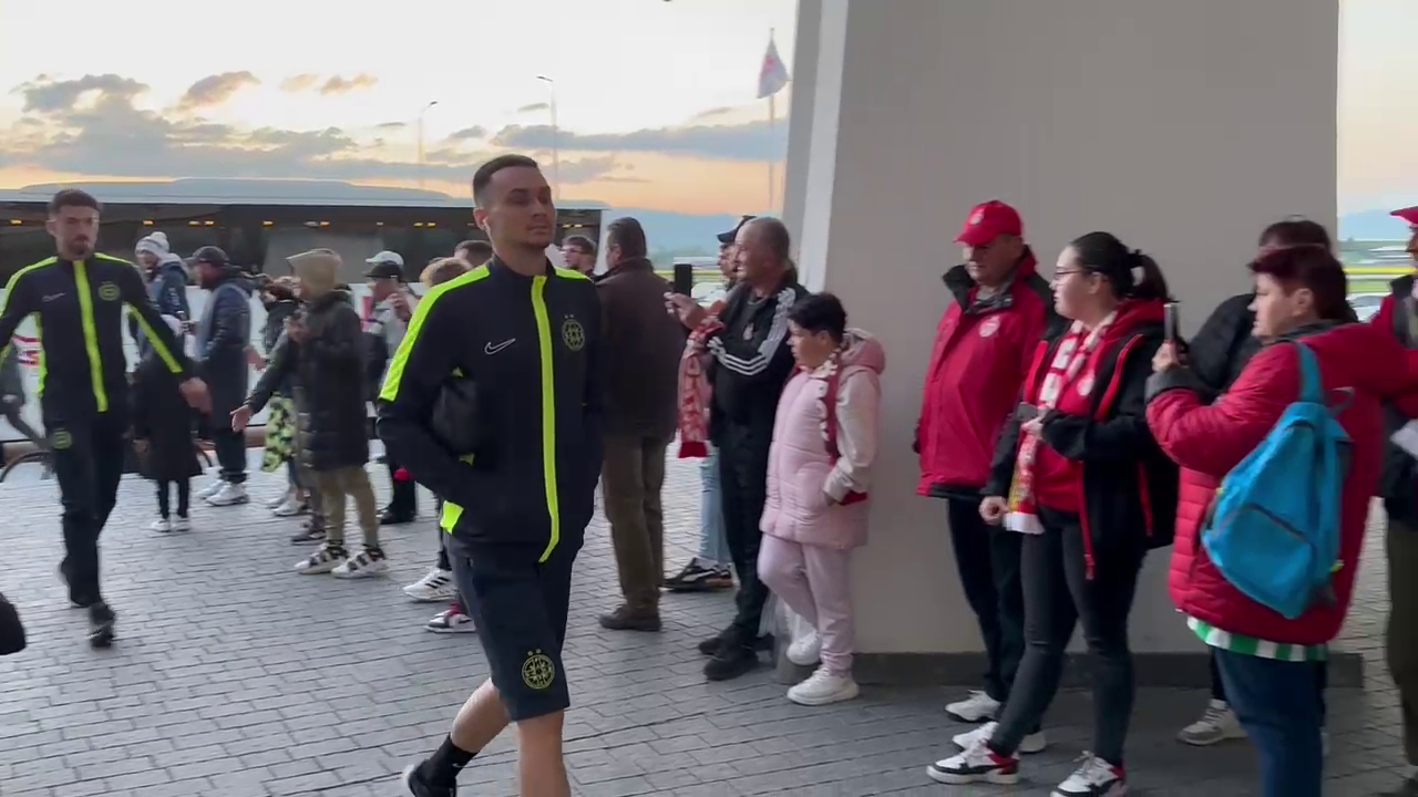 Cu pieptul în față și gata de câștigarea titlului! FCSB a ajuns la Sfântu Gheorghe: cum au fost așteptați jucătorii la stadion_10