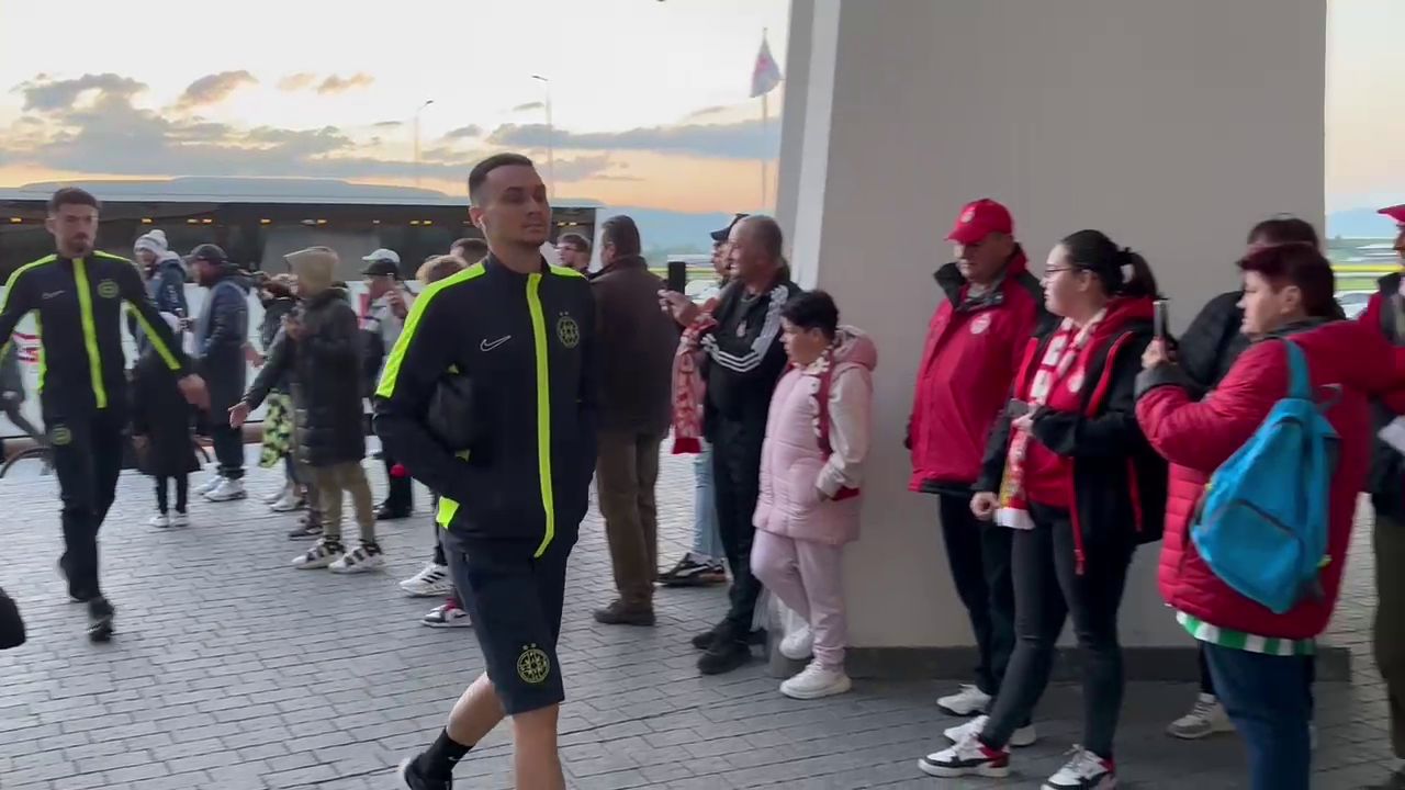 Cu pieptul în față și gata de câștigarea titlului! FCSB a ajuns la Sfântu Gheorghe: cum au fost așteptați jucătorii la stadion_10