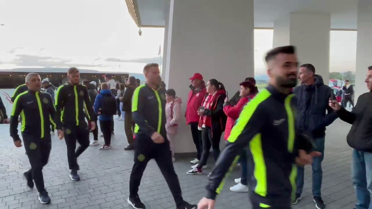 Cu pieptul în față și gata de câștigarea titlului! FCSB a ajuns la Sfântu Gheorghe: cum au fost așteptați jucătorii la stadion_16