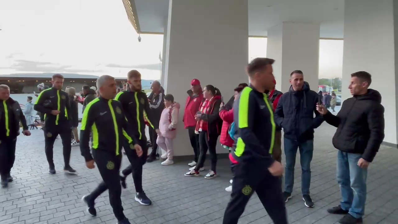 Cu pieptul în față și gata de câștigarea titlului! FCSB a ajuns la Sfântu Gheorghe: cum au fost așteptați jucătorii la stadion_17