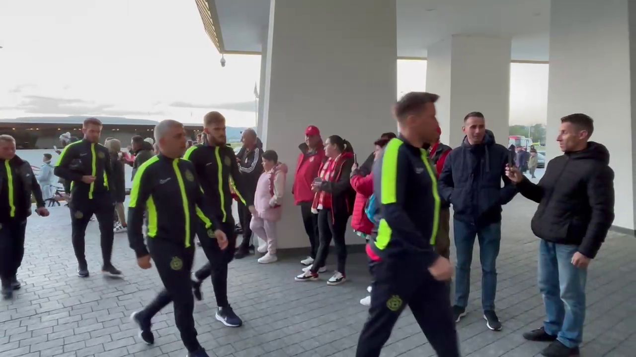 Cu pieptul în față și gata de câștigarea titlului! FCSB a ajuns la Sfântu Gheorghe: cum au fost așteptați jucătorii la stadion_17