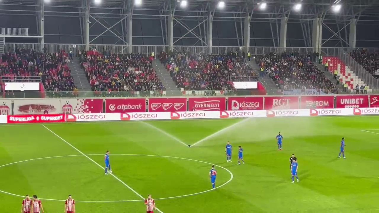 Fără precedent! Au pornit irigațiile pe teren în plin meci la Sepsi - FCSB_8