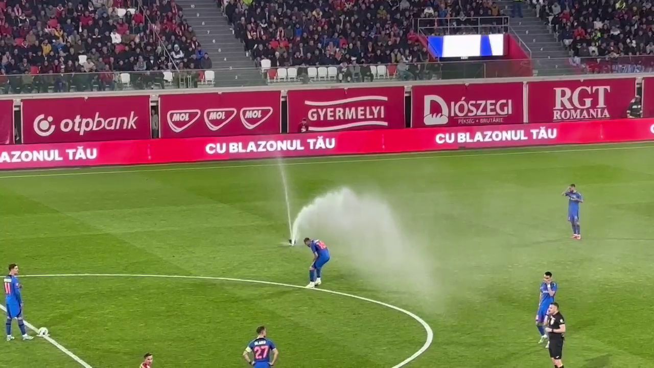 Fără precedent! Au pornit irigațiile pe teren în plin meci la Sepsi - FCSB_11