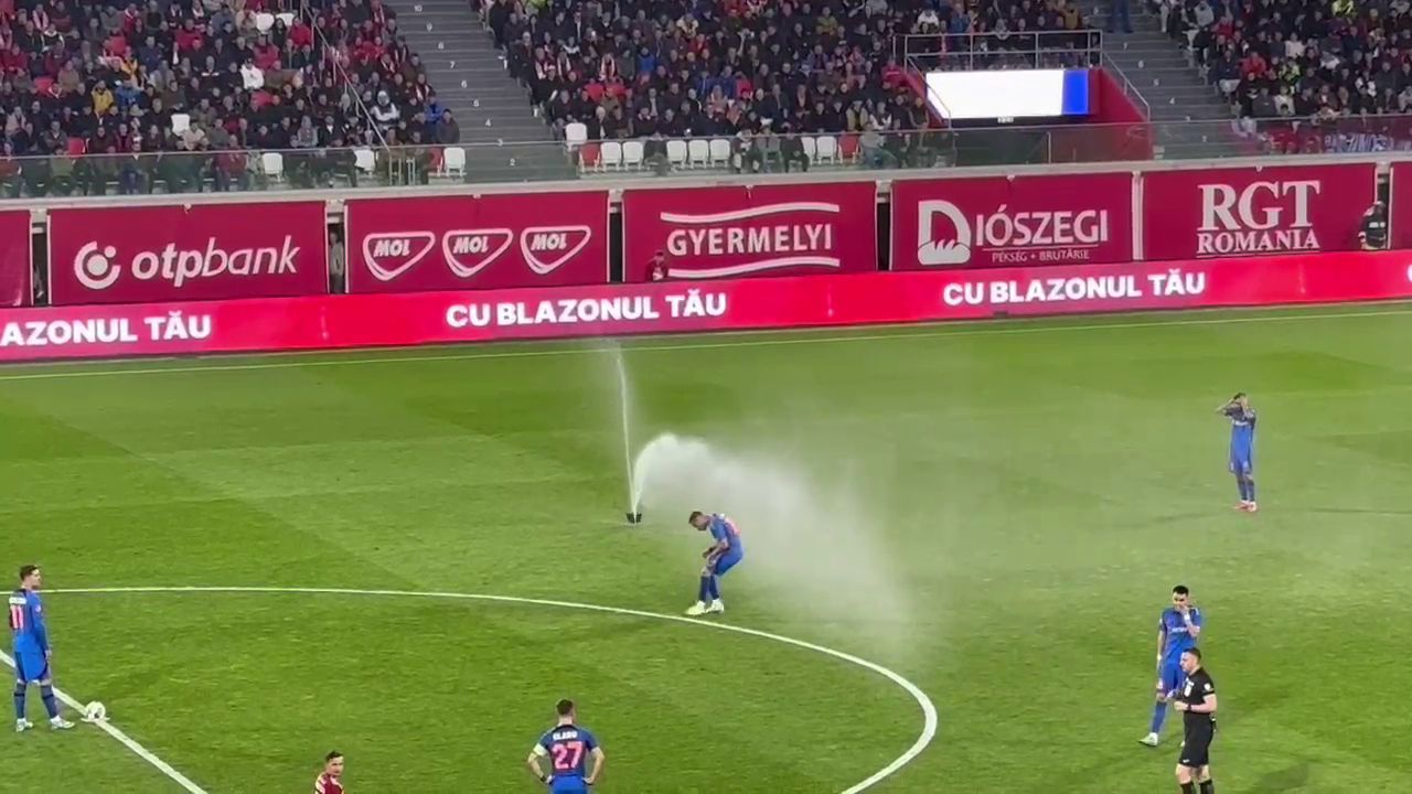 Fără precedent! Au pornit irigațiile pe teren în plin meci la Sepsi - FCSB_13